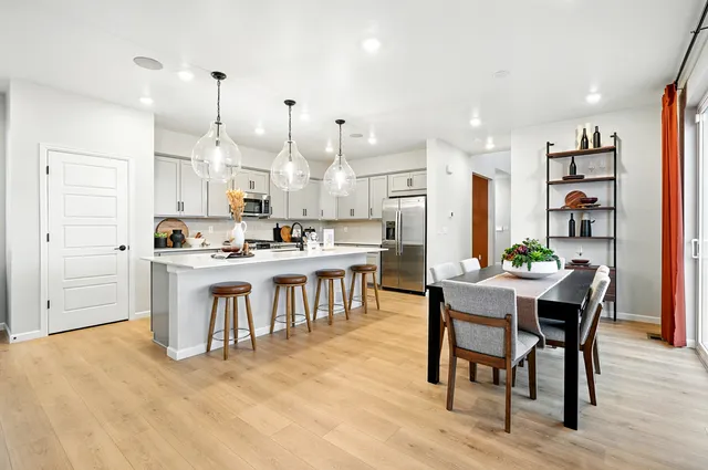 2 Kitchen Dinning Room Stella Plus Parterre