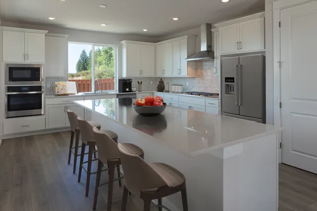 Ovation at Oak Tree Oak II Kitchen