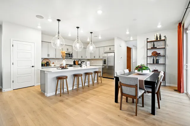 2 Kitchen Dinning Room Stella Plus Parterre