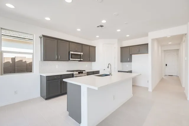 hj-az-phoenix-artisan-at-asante-discovery-quartz-lot1009-kitchen-to-coridoor-002