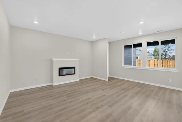 1024 SE 31st Street in Elk Prairie — interior