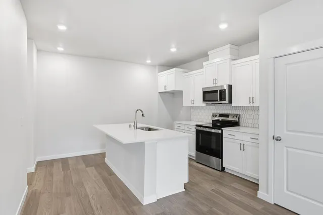 444 SW 32ND Street in Woodin Creek Station Townhomes — interior