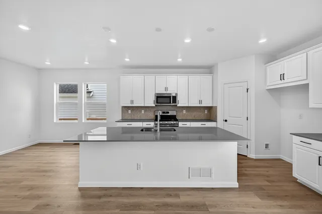 28405 E 4th Avenue in Sky Ranch — interior