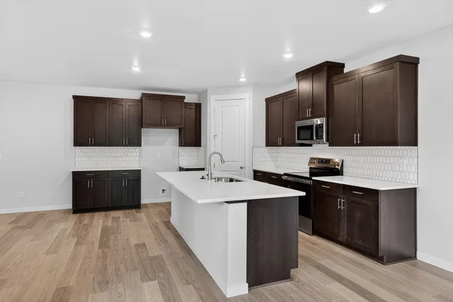 3107 SW 4th Avenue in Woodin Creek Station — interior
