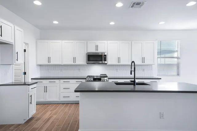 hj-az-phoenix-combs-ranch-discovery-evergreen-lot-287-kitchen-001