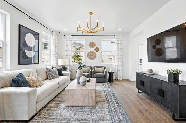 6811 E 148th Drive in Parterre Horizon Collection — representation photos