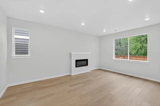 408 SW 31st Street in Woodin Creek Station — interior