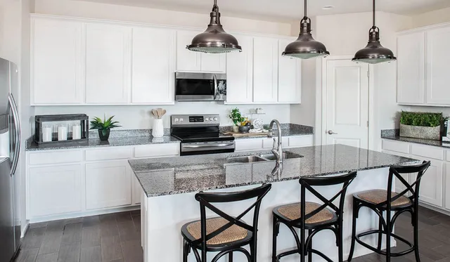 az_rio_vista_hero_35r1_c_kitchen_4.jpg