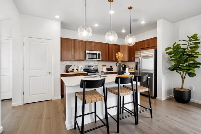 6811 E 148th Drive in Parterre Horizon Collection — representation photos