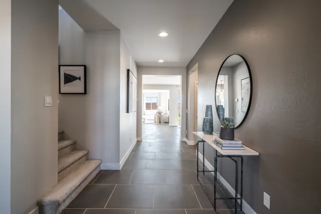 Hawes Encore Redwood_Foyer