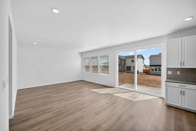 28450 E 4th Place in Sky Ranch — interior