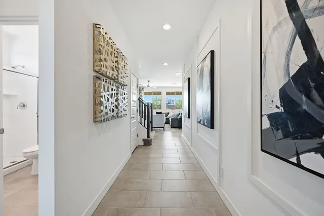 La Mira Discovery_Paisley Model_Hallway