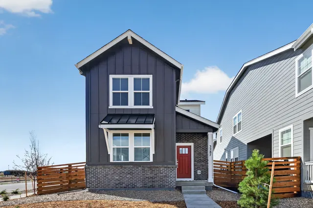 3287 N Duquesne Way — new home in The Aurora Highlands Horizon Collection