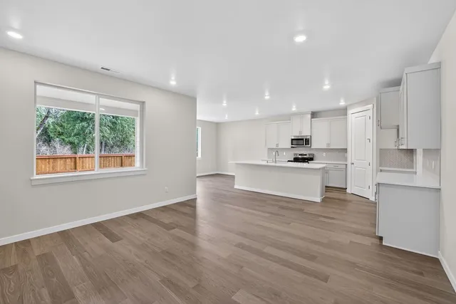 3111 SW 4th Avenue in Woodin Creek Station — interior