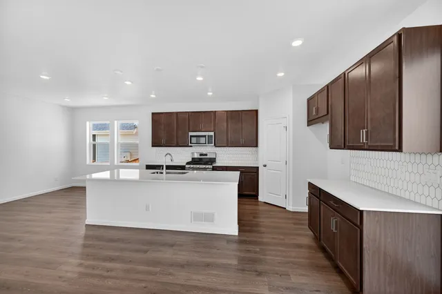 28445 E 4th Avenue in Sky Ranch — interior