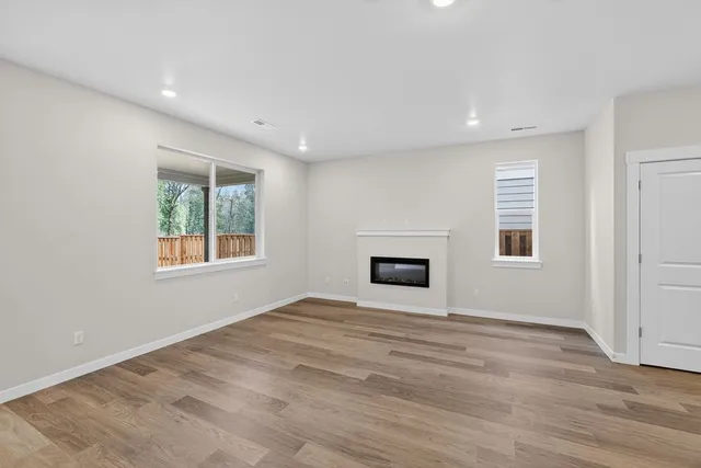 3107 SW 4th Avenue in Woodin Creek Station — interior