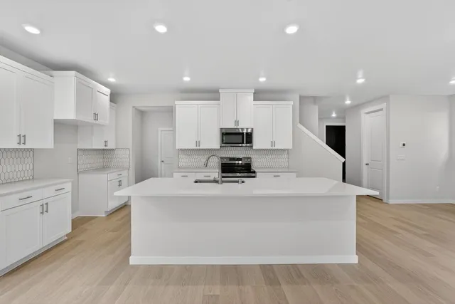 408 SW 31st Street in Woodin Creek Station — interior