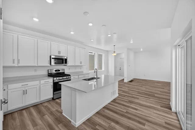 2089 Barnwood Drive in Farmlore — interior