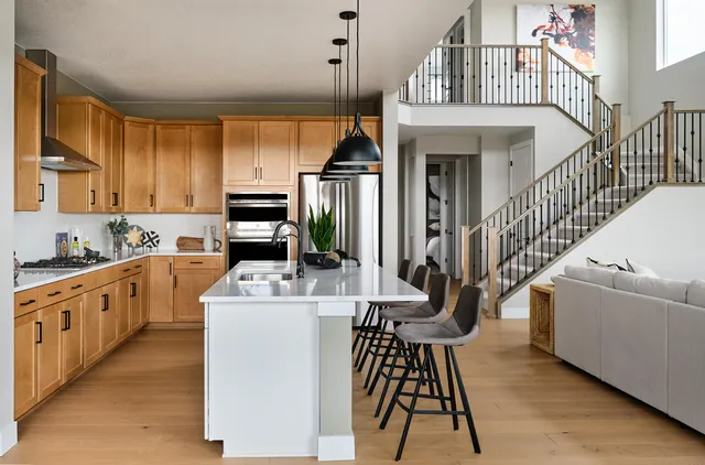 Taylor-Morriosn-Looking-Glass-Reserve-The-Roxborough-03-01-23-Kitchen-Living-Web