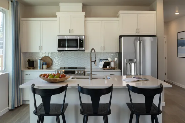 Woodin Creek Station Townhome_Kitchen_Dahlia.jpg