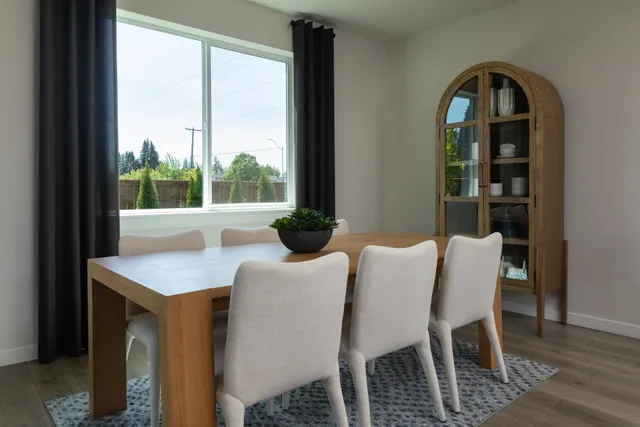 Elk Prairie Riverbend Dining Room
