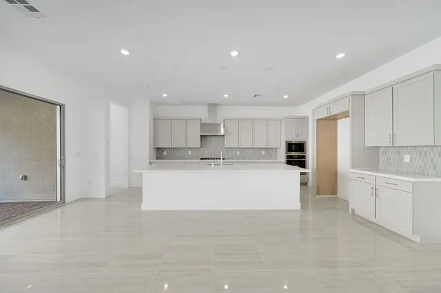 370 Tigullio Avenue in The Coletta Collection at Portofino at Lake Las Vegas — interior