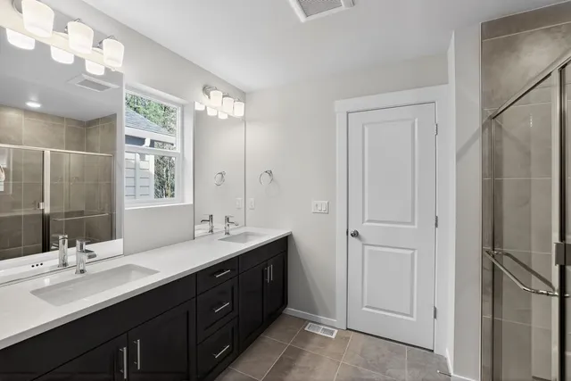 3107 SW 4th Avenue in Woodin Creek Station — interior