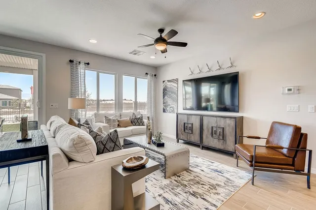 6629 Path Catcher Street North-large-006-010-Living Room-1500x1000-72dpi