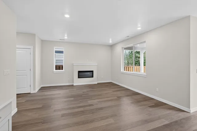 3111 SW 4th Avenue in Woodin Creek Station — interior
