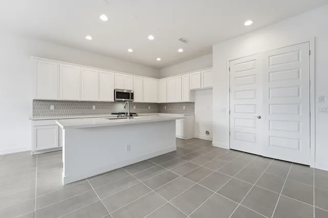 hj-az-phoenix-combs-ranch-landmark-bedford-lot-418-kitchen-01