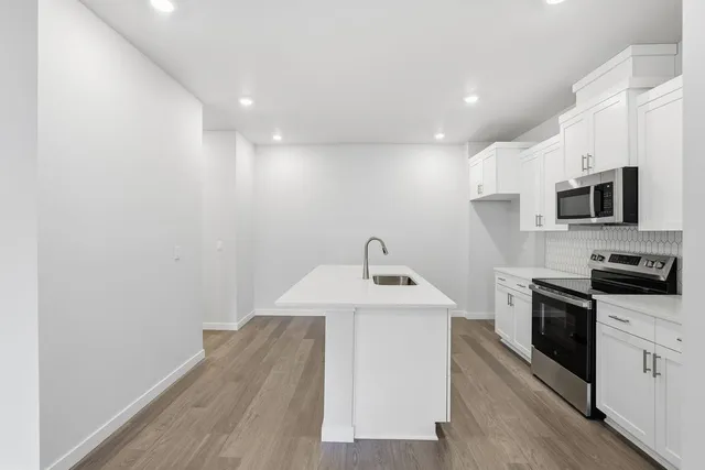 444 SW 32ND Street in Woodin Creek Station Townhomes — interior