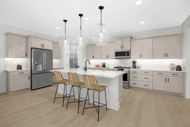 TaylorMorrison_CombsRanchJourney_Compass-Kitchen_2720d-11x8