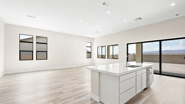 10-custom-TM - 12309 Crocker St -10
