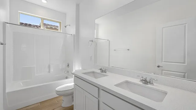 10-custom-Taylor Morrison - 651 N Water Street-10