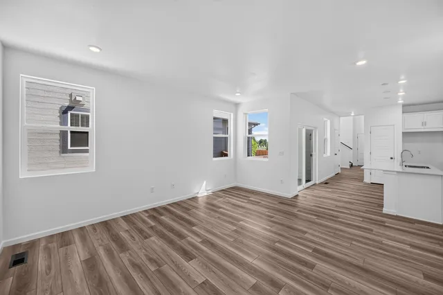 2089 Barnwood Drive in Farmlore — interior
