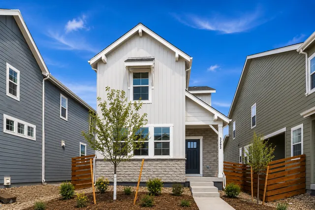 3293 N Coolidge Way — new home in The Aurora Highlands Horizon Collection