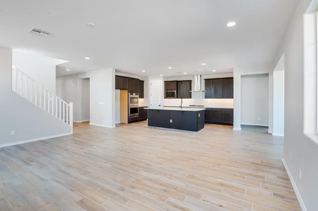 hjazavondale45RM45diningtokitchen02jpg