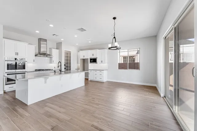 hj-az-phx-legado-voyage-ramsey-lot-24-dining-area-001