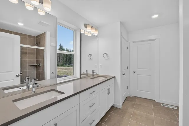 3101 SE 11th Court in Elk Prairie — interior