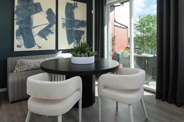 Senderos A22 Dining Room
