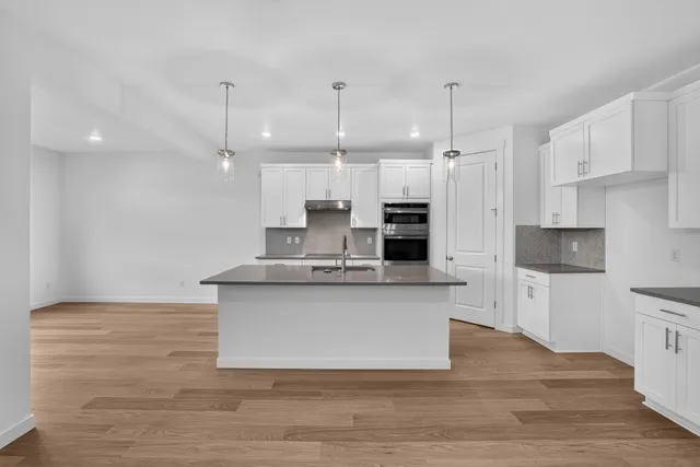 3101 SE 11th Court in Elk Prairie — interior