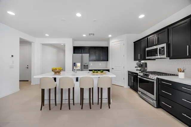 hj-az-phx-stonehaven-encore-sterling-lot24-kitchen-001_CC