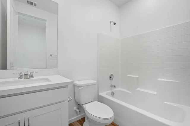 hj-nv-las-vegas-opus-at-cadence-redwood-lot-29-bathroom-01
