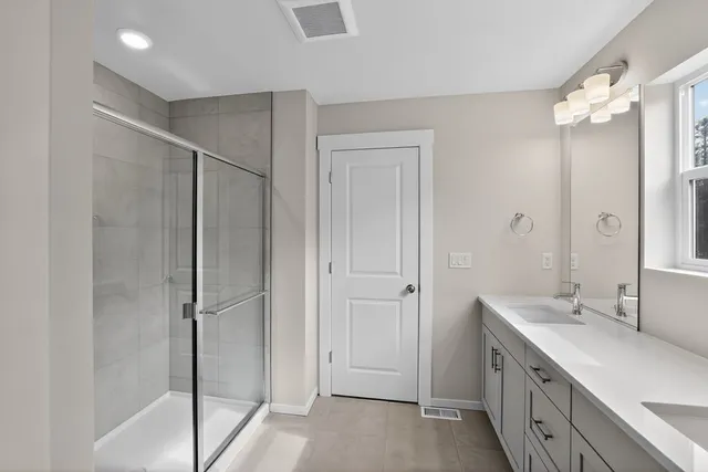 3111 SW 4th Avenue in Woodin Creek Station — interior