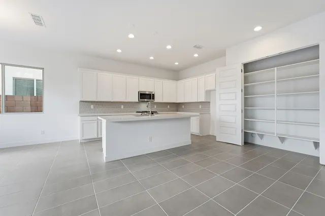 hj-az-phoenix-combs-ranch-landmark-bedford-lot-418-kitchen-02