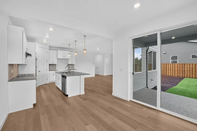 3101 SE 11th Court in Elk Prairie — interior
