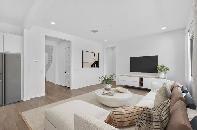 8121 E Renata Avenue in Hawes Crossing Landmark Collection — interior