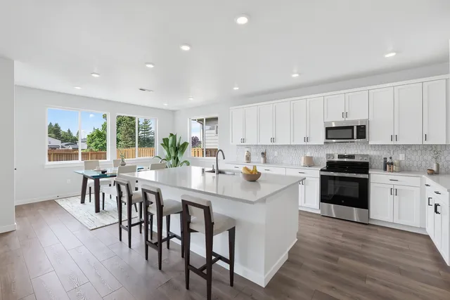 Elk Prairie Walnut II Kitchen_Dining Room