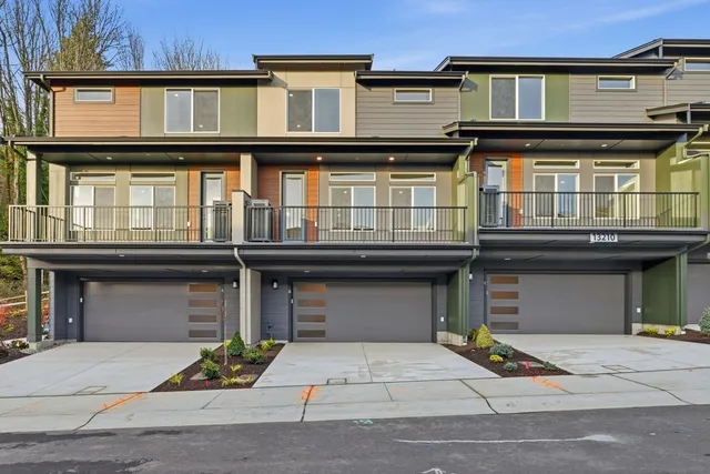 13210 NE 127th Way Unit B in Senderos — exteriors