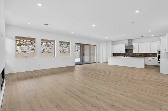 378 Tigullio Avenue in The Coletta Collection at Portofino at Lake Las Vegas — interior